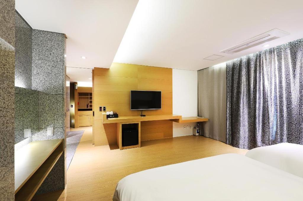 אינצ'ון Business Design Hotel Luv מראה חיצוני תמונה