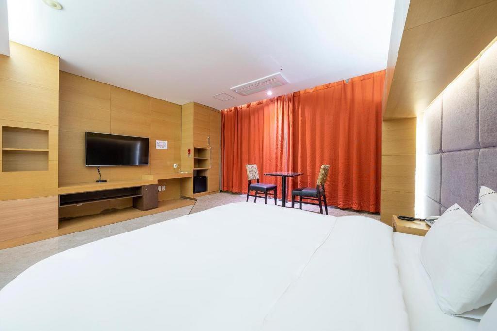 אינצ'ון Business Design Hotel Luv מראה חיצוני תמונה