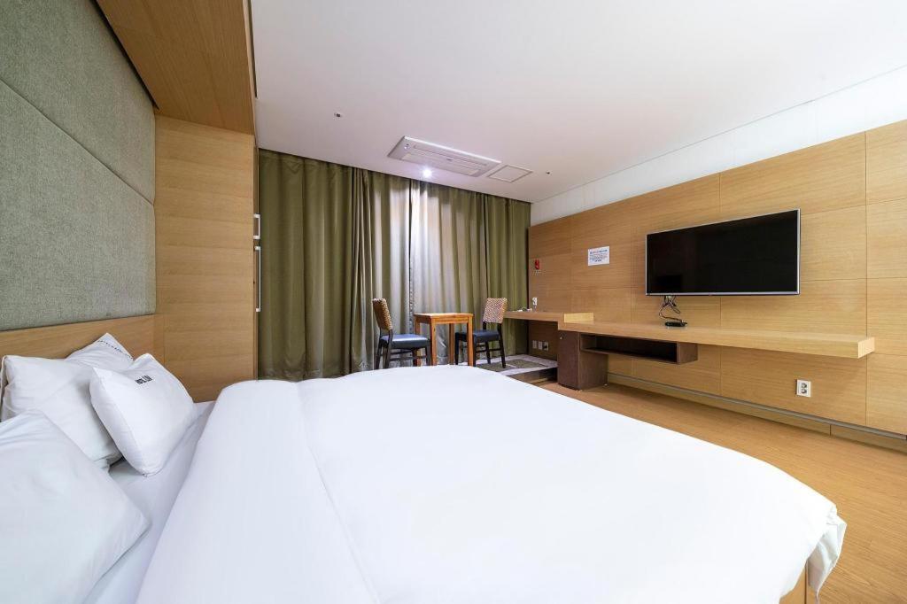 אינצ'ון Business Design Hotel Luv מראה חיצוני תמונה