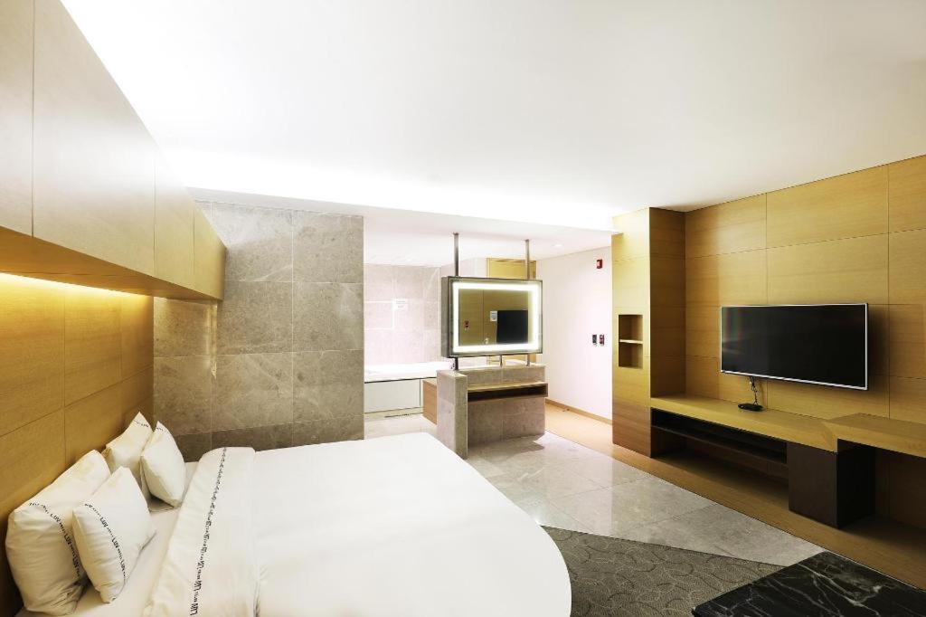 אינצ'ון Business Design Hotel Luv מראה חיצוני תמונה