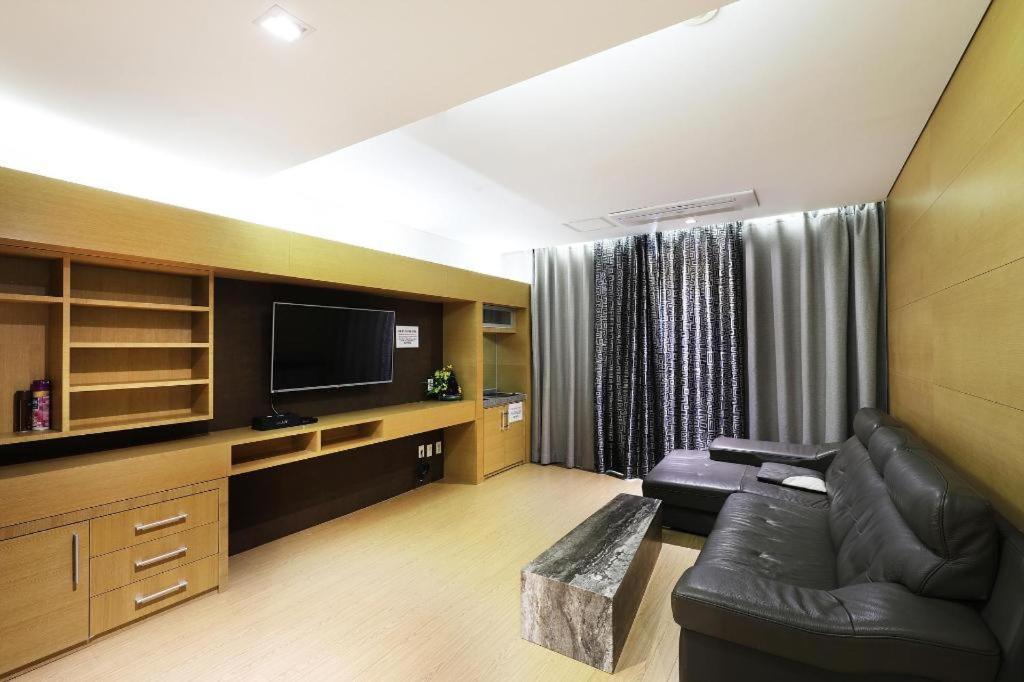 אינצ'ון Business Design Hotel Luv מראה חיצוני תמונה