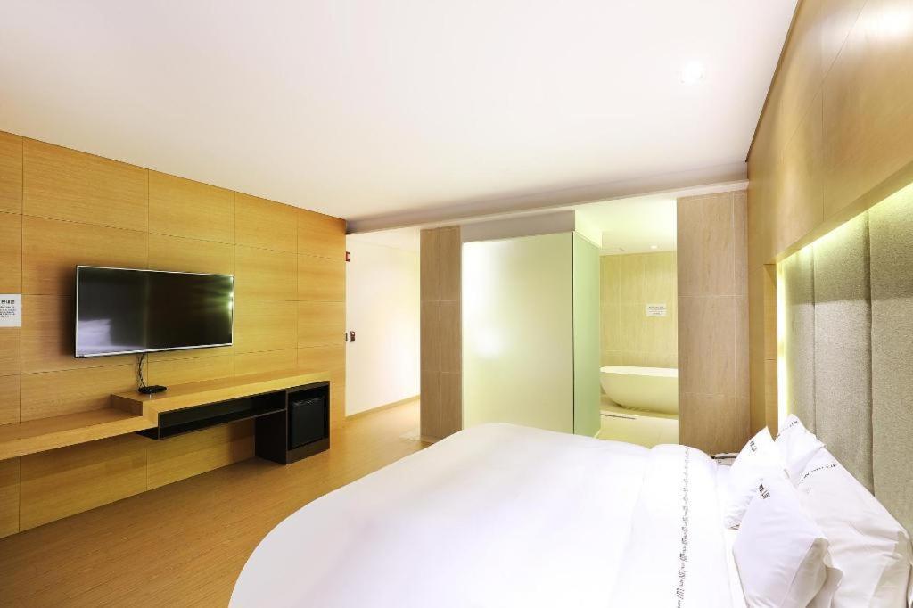 אינצ'ון Business Design Hotel Luv מראה חיצוני תמונה