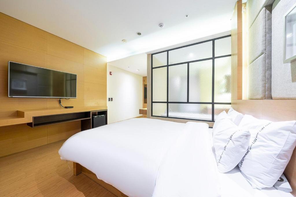 אינצ'ון Business Design Hotel Luv מראה חיצוני תמונה