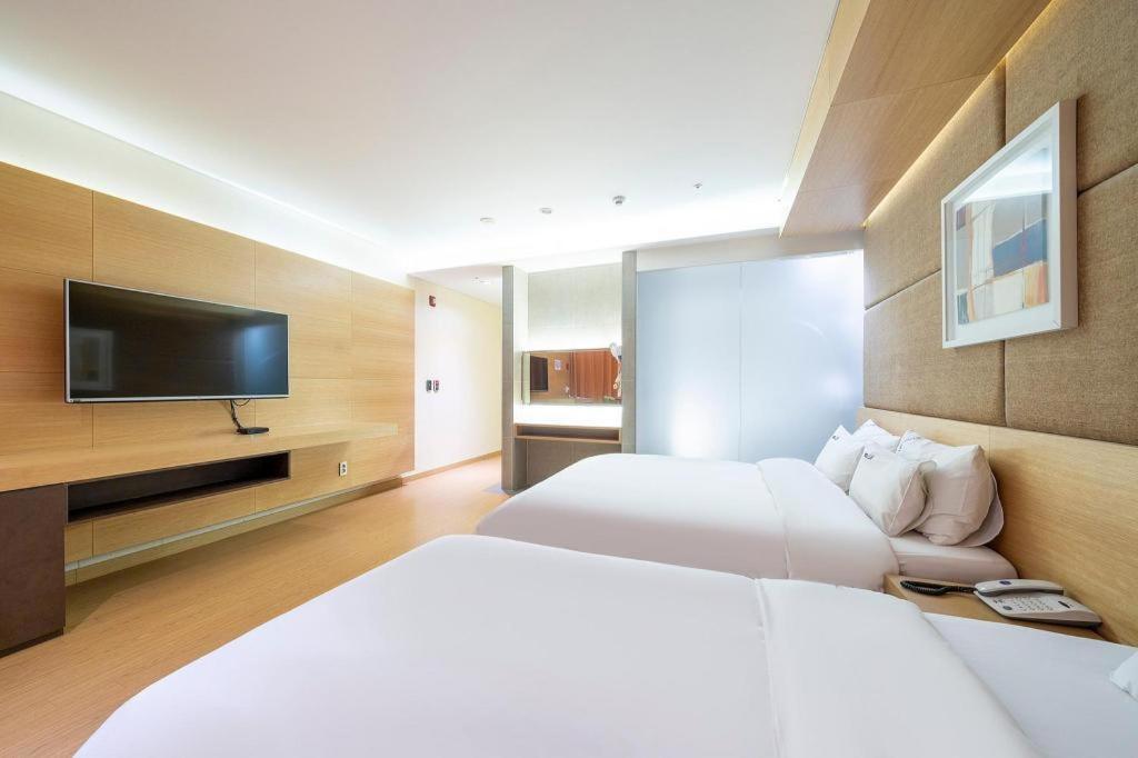 אינצ'ון Business Design Hotel Luv מראה חיצוני תמונה