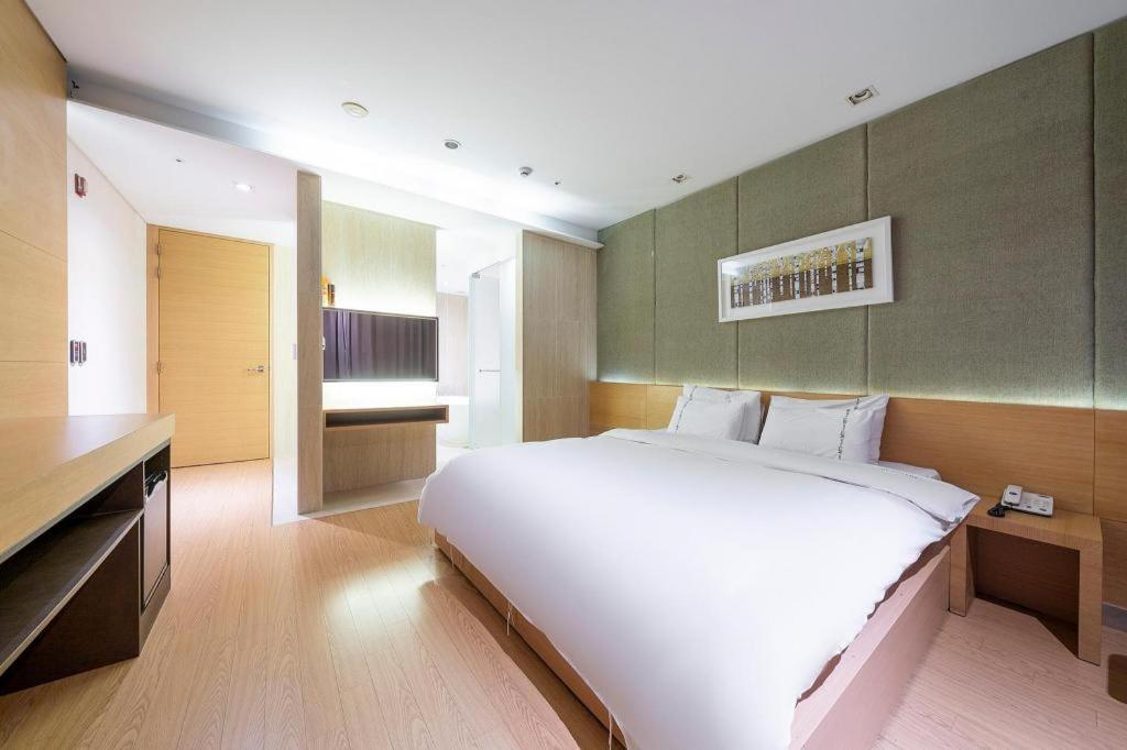 אינצ'ון Business Design Hotel Luv מראה חיצוני תמונה